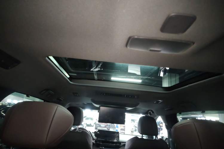 Used Toyota Granvia 2022 2.5L Hybrid Flagship Edition Headliner