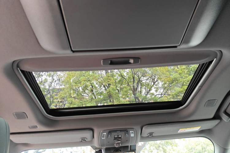 Used Toyota Granvia 2022 2.5L Hybrid Flagship Edition Headliner
