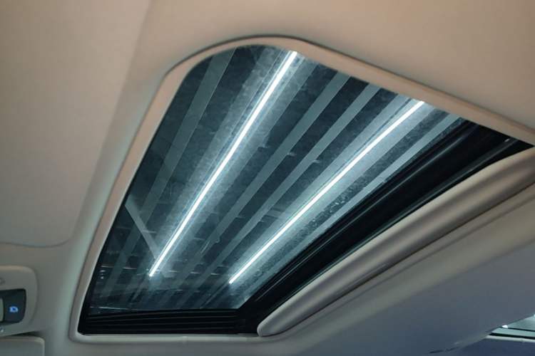 Used Toyota Granvia 2022 2.5L Hybrid Premium Edition Headliner