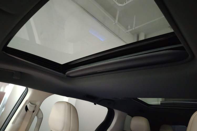 Used Toyota Granvia 2022 2.5L Hybrid Premium Edition Headliner