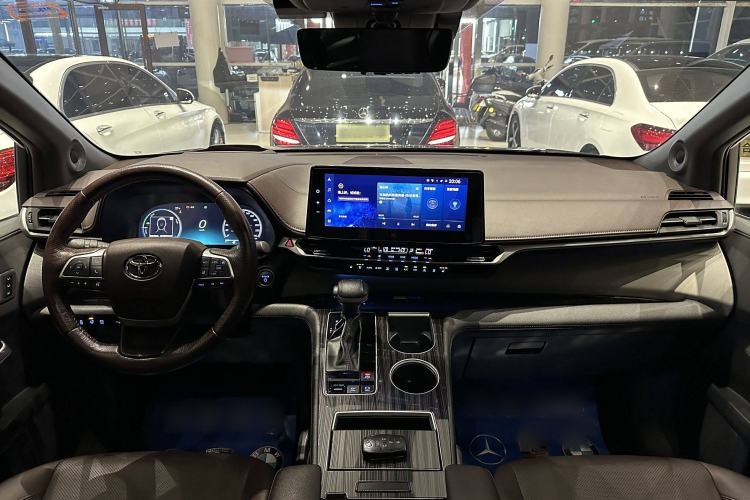 Used Toyota Granvia 2022 2.5L Hybrid Flagship Edition Interior 1