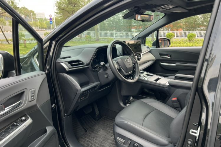 Used Toyota Granvia 2022 2.5L Hybrid Flagship Edition Interior 1