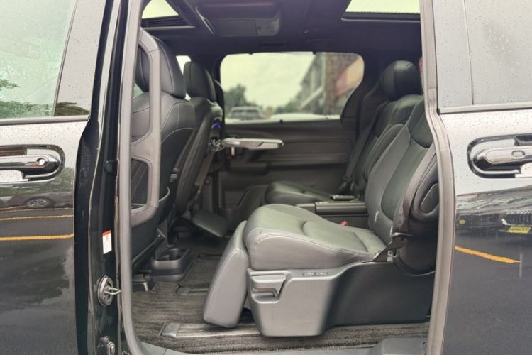 Used Toyota Granvia 2022 2.5L Hybrid Flagship Edition Interior 1
