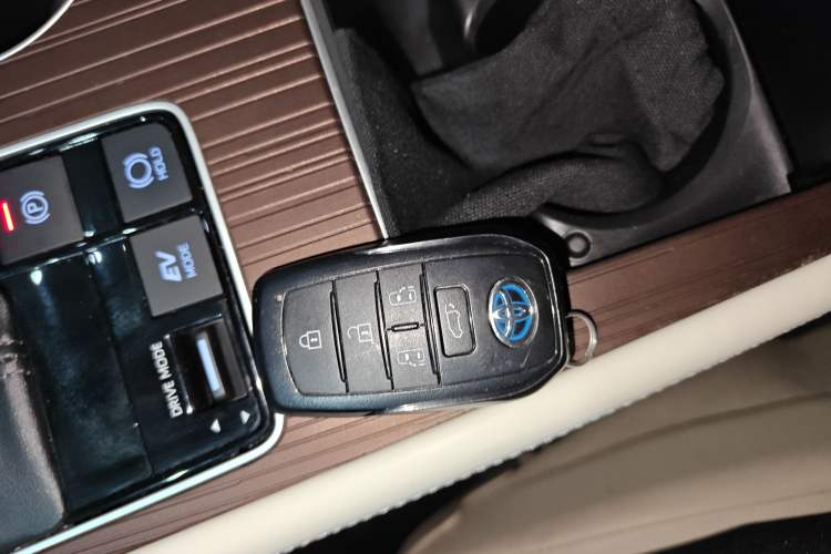 Used Toyota Granvia 2022 2.5L Hybrid Premium Edition Interior 1
