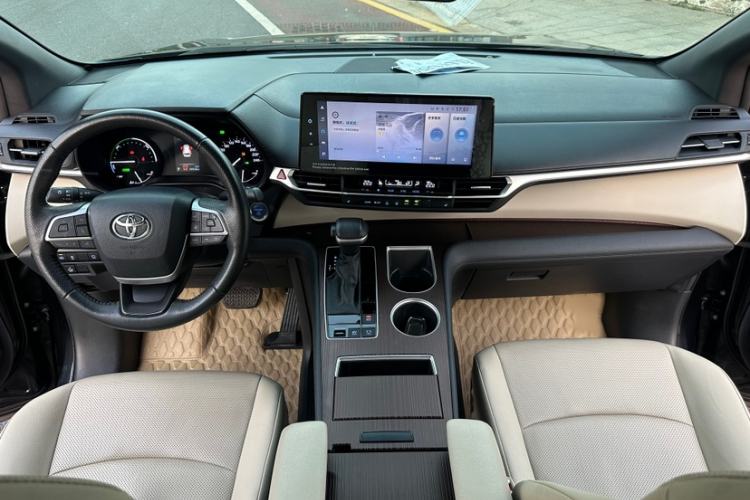 Used Toyota Granvia 2022 2.5L Hybrid Premium Edition Interior 1