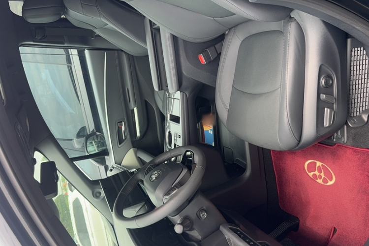 Used Toyota Granvia 2022 2.5L Hybrid Flagship Edition Interior 1
