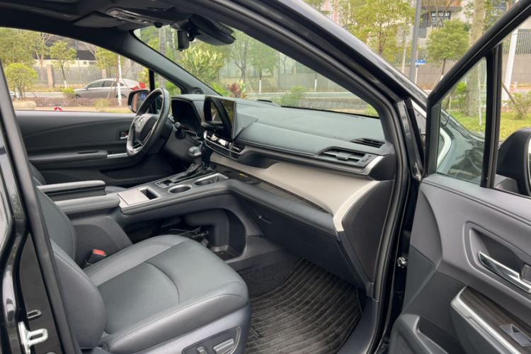 Used Toyota Granvia 2022 2.5L Hybrid Flagship Edition Interior 10