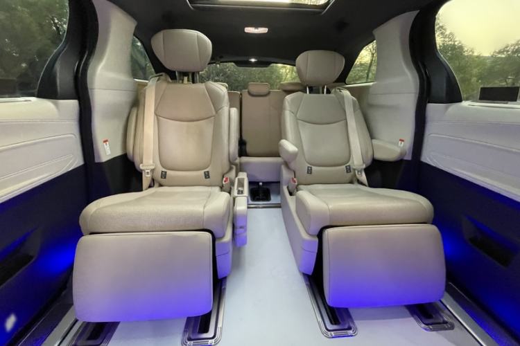 Used Toyota Granvia 2022 2.5L Hybrid Prestige Edition Interior 11