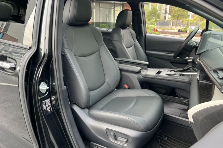Used Toyota Granvia 2022 2.5L Hybrid Flagship Edition Interior 12