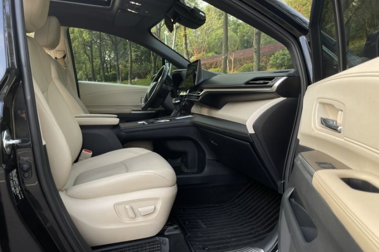 Used Toyota Granvia 2022 2.5L Hybrid Prestige Edition Interior 13