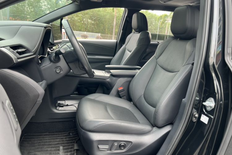 Used Toyota Granvia 2022 2.5L Hybrid Flagship Edition Interior 14