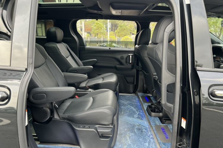 Used Toyota Granvia 2022 2.5L Hybrid Flagship Edition Interior 2