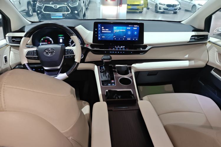 Used Toyota Granvia 2022 2.5L Hybrid Premium Edition Interior 2