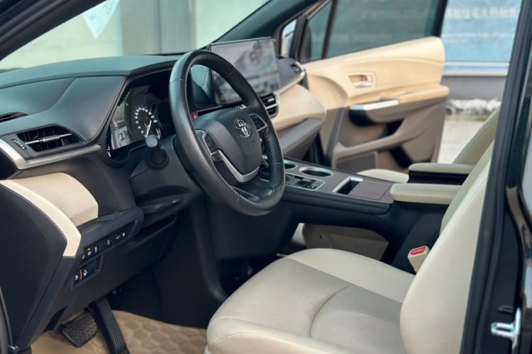 Used Toyota Granvia 2022 2.5L Hybrid Premium Edition Interior 2