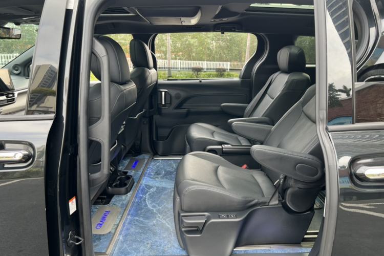 Used Toyota Granvia 2022 2.5L Hybrid Flagship Edition Interior 3