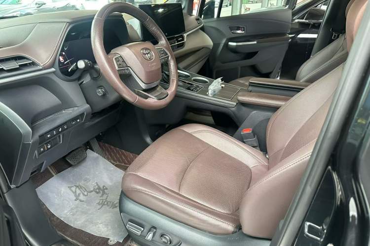 Used Toyota Granvia 2022 2.5L Hybrid Flagship Edition Interior 3