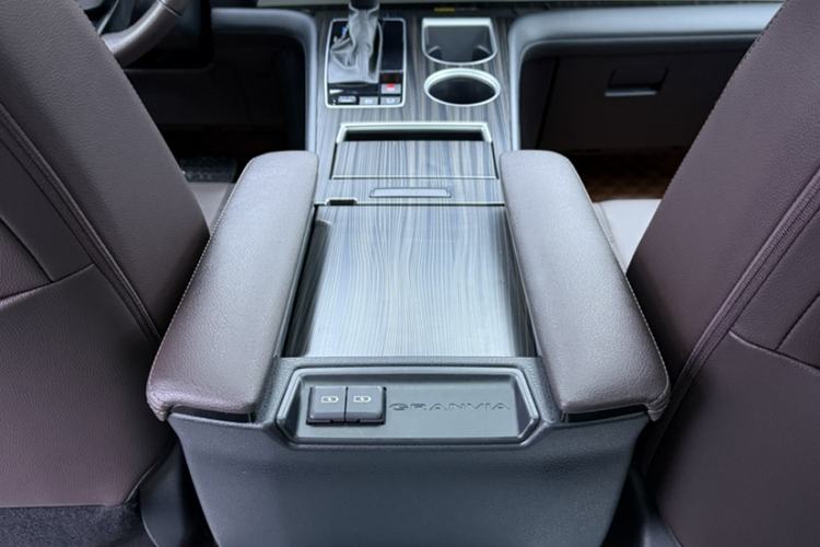 Used Toyota Granvia 2022 2.5L Hybrid Flagship Edition Interior 3