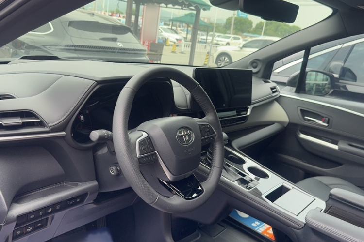 Used Toyota Granvia 2022 2.5L Hybrid Flagship Edition Interior 3