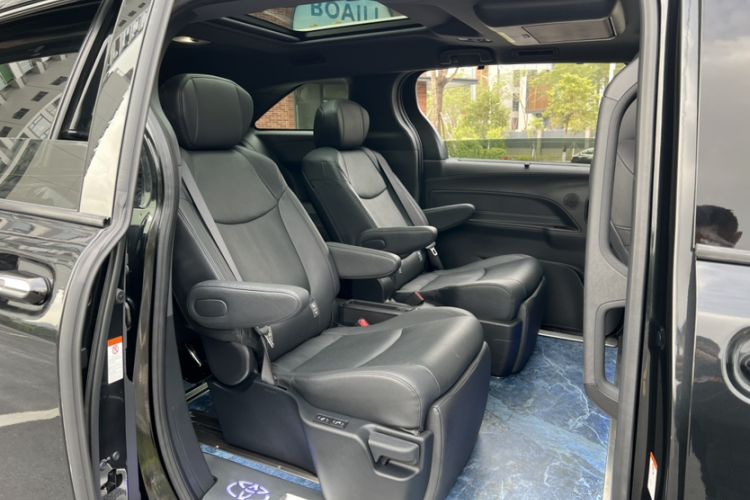 Used Toyota Granvia 2022 2.5L Hybrid Flagship Edition Interior 4