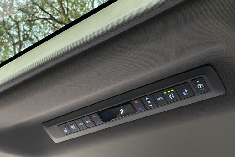 Used Toyota Granvia 2022 2.5L Hybrid Prestige Edition Interior 4