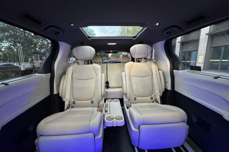 Used Toyota Granvia 2022 2.5L Hybrid Prestige Edition Interior 5