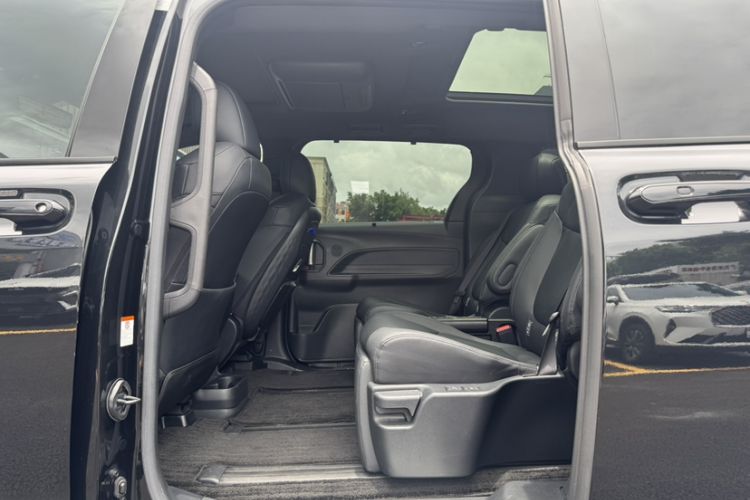 Used Toyota Granvia 2022 2.5L Hybrid Flagship Edition Interior 6