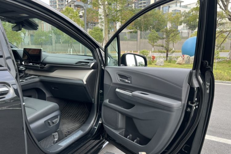 Used Toyota Granvia 2022 2.5L Hybrid Flagship Edition Interior 7