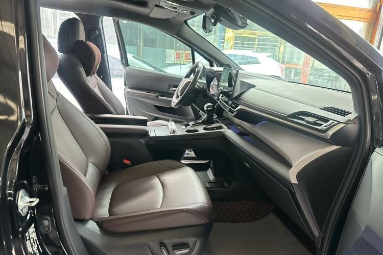 Used Toyota Granvia 2022 2.5L Hybrid Flagship Edition Interior 8