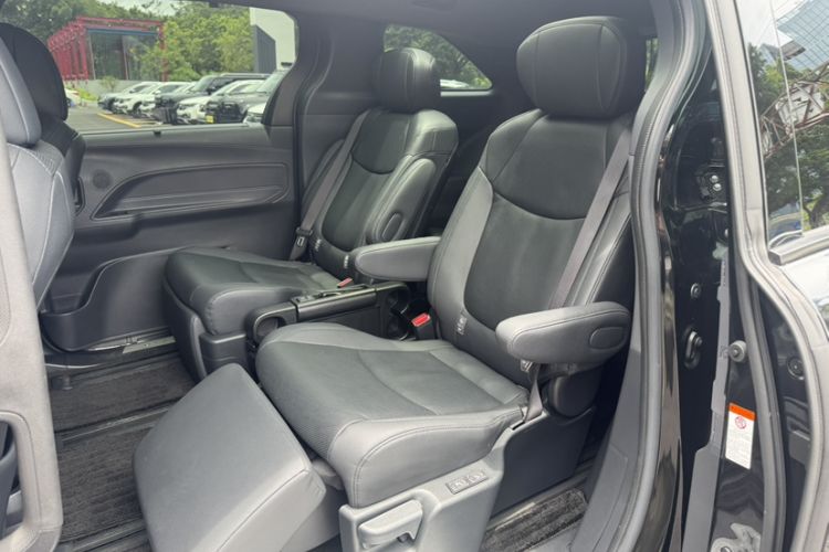 Used Toyota Granvia 2022 2.5L Hybrid Flagship Edition Interior 8