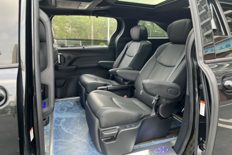 Used Toyota Granvia 2022 2.5L Hybrid Flagship Edition Interior 9
