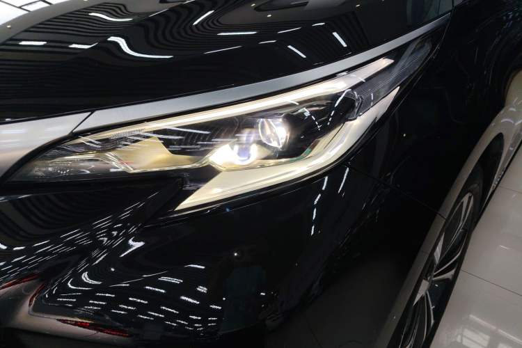 Used Toyota Granvia 2022 2.5L Hybrid Prestige Edition Left Front Headlight