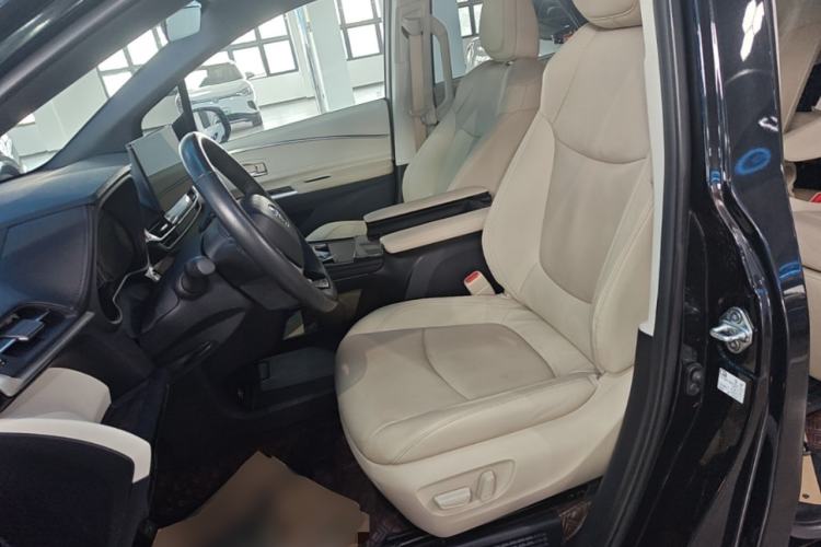 Used Toyota Granvia 2022 2.5L Hybrid Prestige Edition Left Front Seat