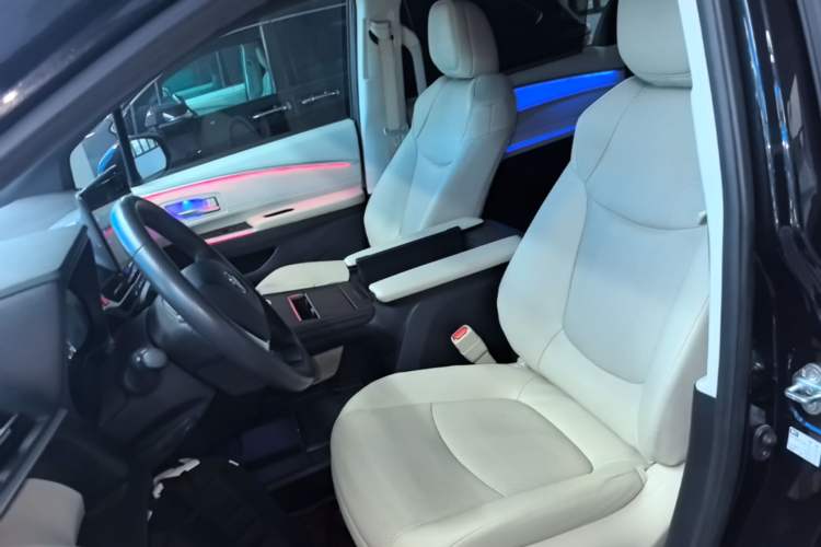 Used Toyota Granvia 2022 2.5L Hybrid Premium Edition Left Front Seat
