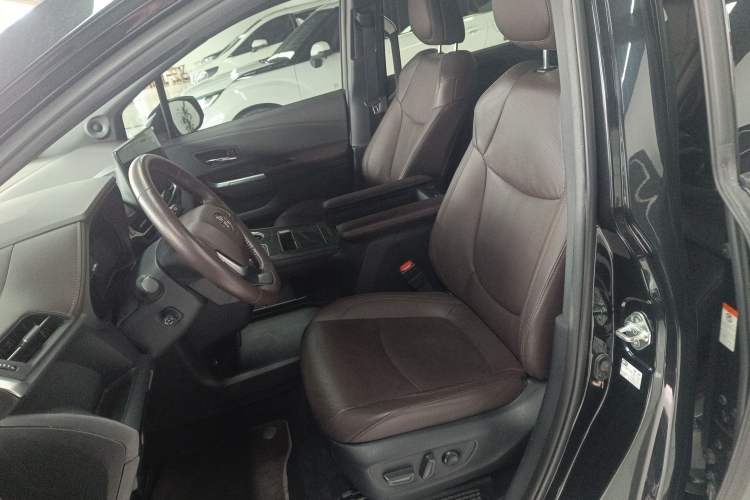 Used Toyota Granvia 2022 2.5L Hybrid Flagship Edition Left Front Seat