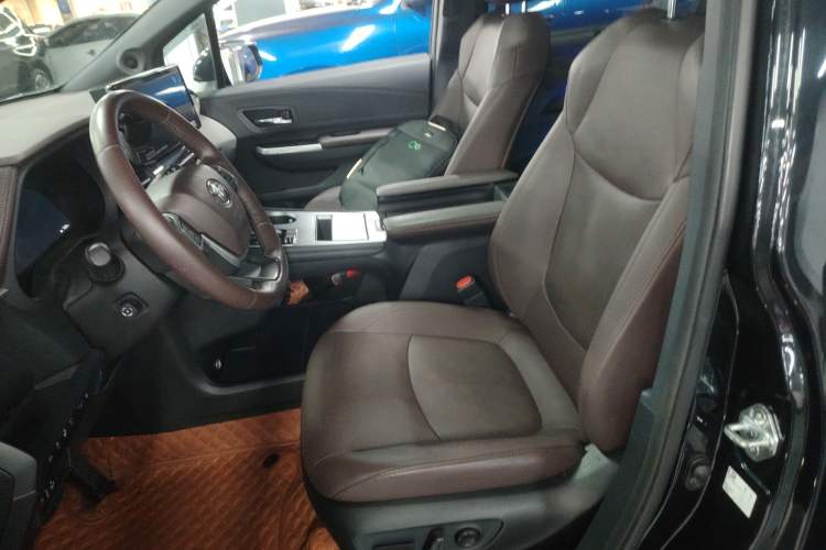 Used Toyota Granvia 2022 2.5L Hybrid Flagship Edition Left Front Seat