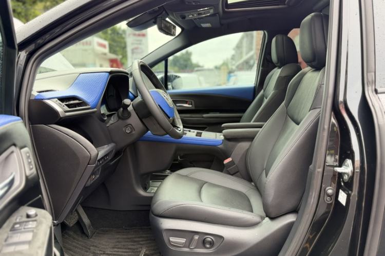 Used Toyota Granvia 2022 2.5L Hybrid Flagship Edition Left Front Seat
