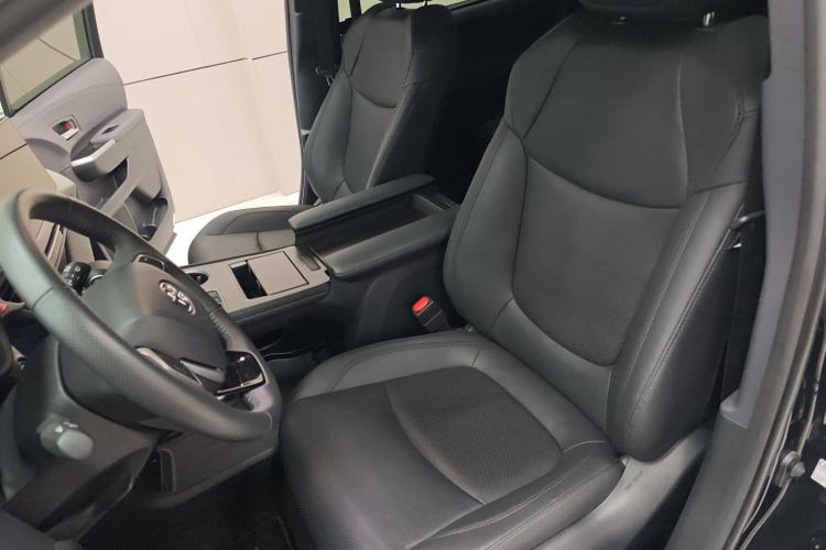 Used Toyota Granvia 2022 2.5L Hybrid Prestige Edition Left Front Seat