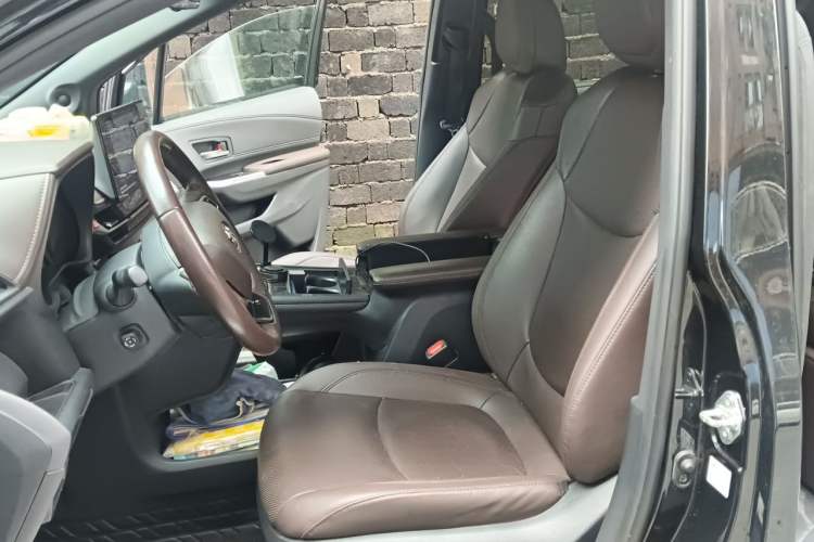 Used Toyota Granvia 2022 2.5L Hybrid Flagship Edition Left Front Seat