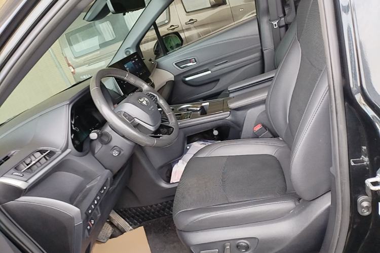 Used Toyota Granvia 2022 2.5L Hybrid Flagship Edition Left Front Seat
