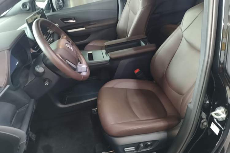 Used Toyota Granvia 2022 2.5L Hybrid Flagship Edition Left Front Seat