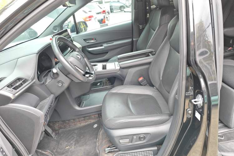 Used Toyota Granvia 2022 2.5L Hybrid Flagship Edition Left Front Seat