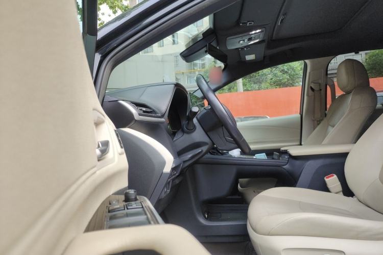 Used Toyota Granvia 2022 2.5L Hybrid Premium Edition Left Front Seat