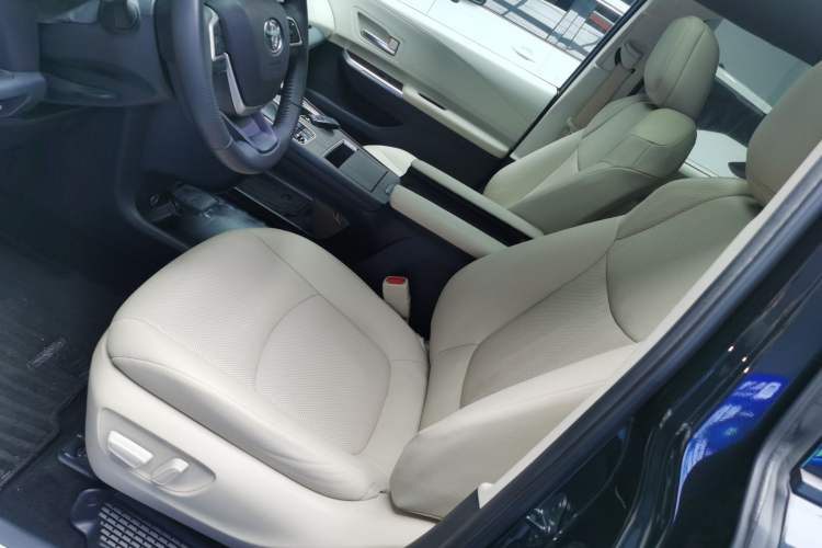 Used Toyota Granvia 2022 2.5L Hybrid Premium Edition Left Front Seat