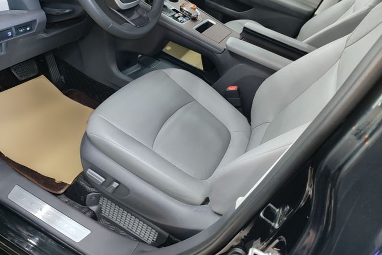 Used Toyota Granvia 2022 2.5L Hybrid Premium Edition Left Front Seat
