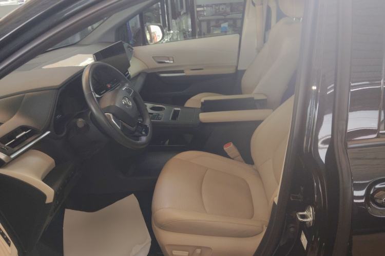 Used Toyota Granvia 2022 2.5L Hybrid Prestige Edition Left Front Seat
