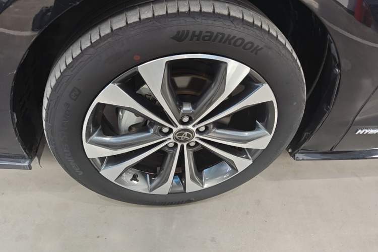 Used Toyota Granvia 2022 2.5L Hybrid Prestige Edition Left Front Wheel Hub