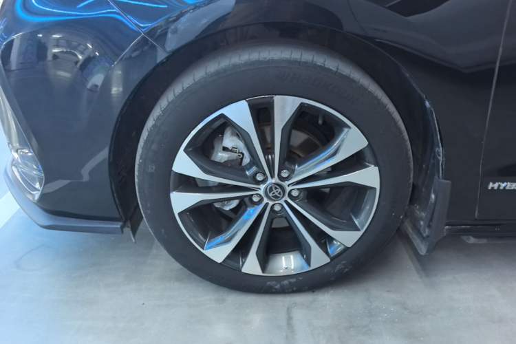 Used Toyota Granvia 2022 2.5L Hybrid Premium Edition Left Front Wheel Hub
