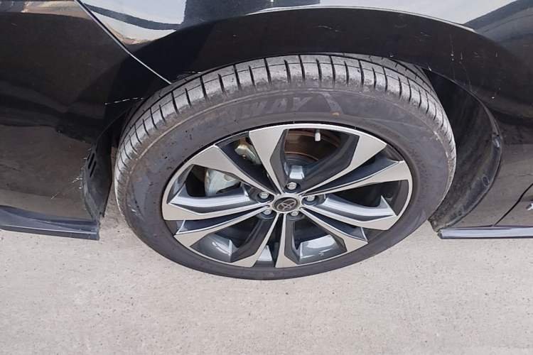 Used Toyota Granvia 2022 2.5L Hybrid Flagship Edition Left Front Wheel Hub