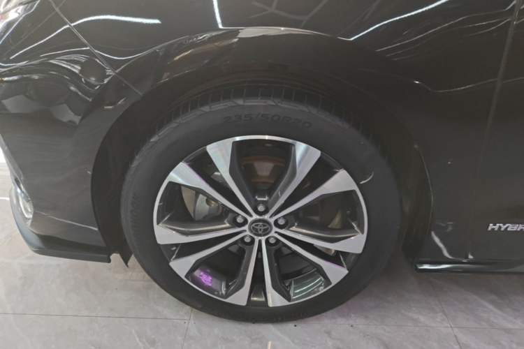 Used Toyota Granvia 2022 2.5L Hybrid Flagship Edition Left Front Wheel Hub