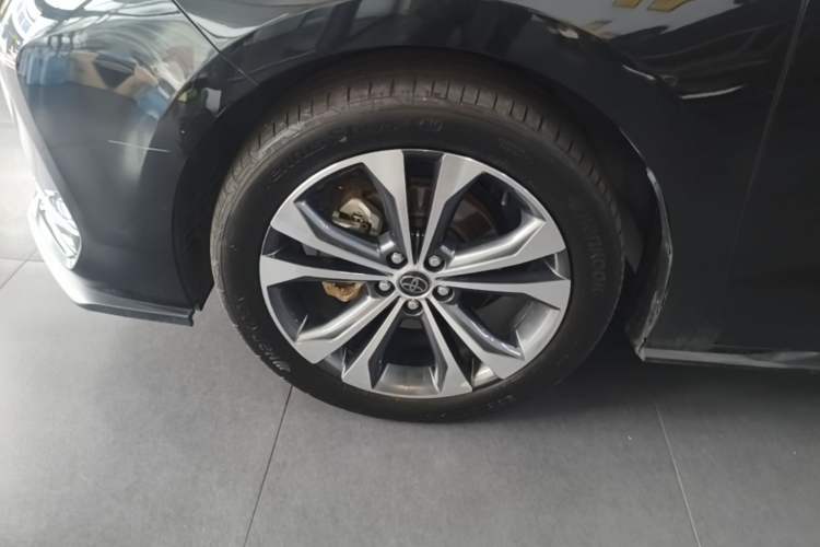 Used Toyota Granvia 2022 2.5L Hybrid Flagship Edition Left Front Wheel Hub
